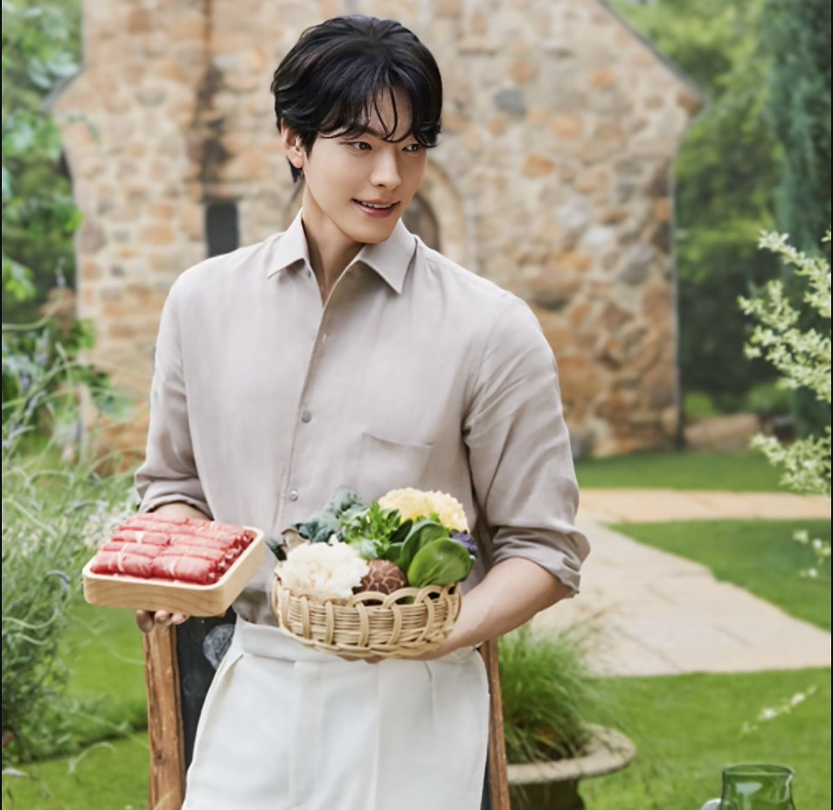 dolgolaeui's tweet photo. Kim Woo Bin #kimwoobin #theheirs #alienoid #uncontrollablyfond #school2013 #woobinkim #blackknight #officerblackbelt #ourblues #theconartists #friend2 #김우빈 #金宇彬 You can also follow his official Instagram account: ____kimwoobin (Look for the blue check mark) https://t.co/mOOiNyiCMV