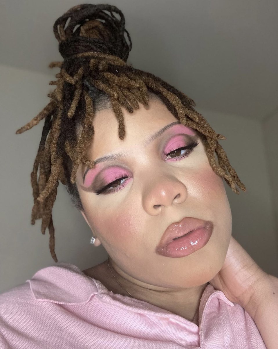 beatsbyskye's tweet photo. Pick a look for me to recreate this week😊🎀
Look 1- brown glossy look
Look 2- pink brown look 
Look 3- airbrush stripes 

Comment your choices down below😊🎀

#makeup #makeupartist https://t.co/aZloWBBK8d