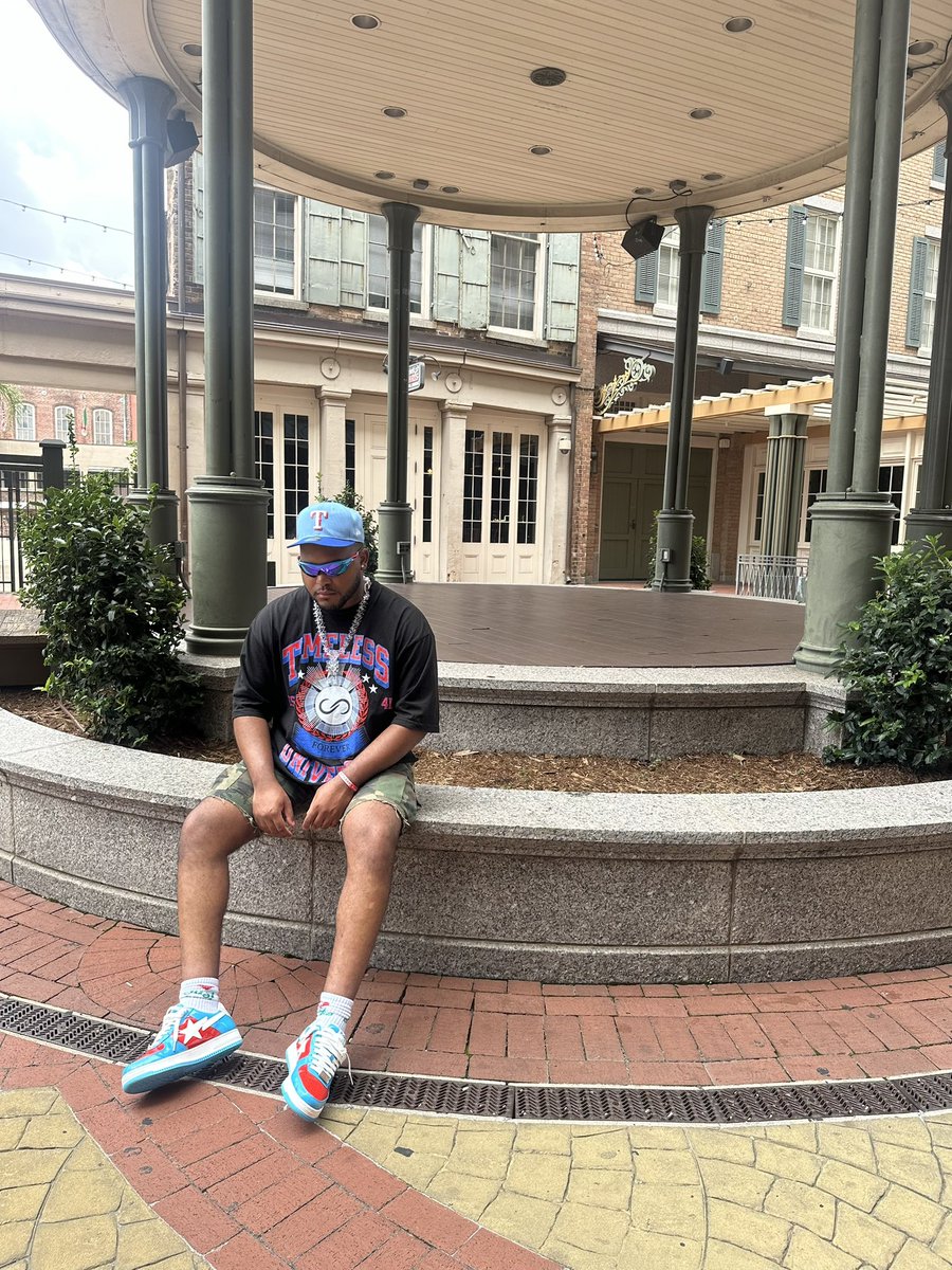 bj_6ix's tweet image. Year 27⭐️