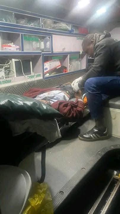 InsecurityKE's tweet photo. BREAKING: An unconscious man with visible signs of torture has been found abandoned in Ruaka. He strongly resembles missing activist Ndiangui Kinyagia, who was abducted a week ago. His discovery comes hours before IG Kanja &amp; DCI boss were due in court today. https://t.co/H4voVPFyEl