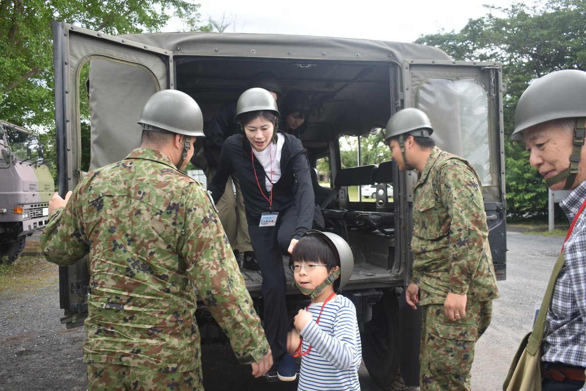 1i_nerima's tweet image. 連隊は陸上自衛隊広報センターりっくんランドで車両体験イベントを実施しました。ご来場された方々に高機動車の体験試乗を楽しんでいただくとともに、自衛隊へのご理解をいただきました。
#練馬
#1連隊
#りっくんランド