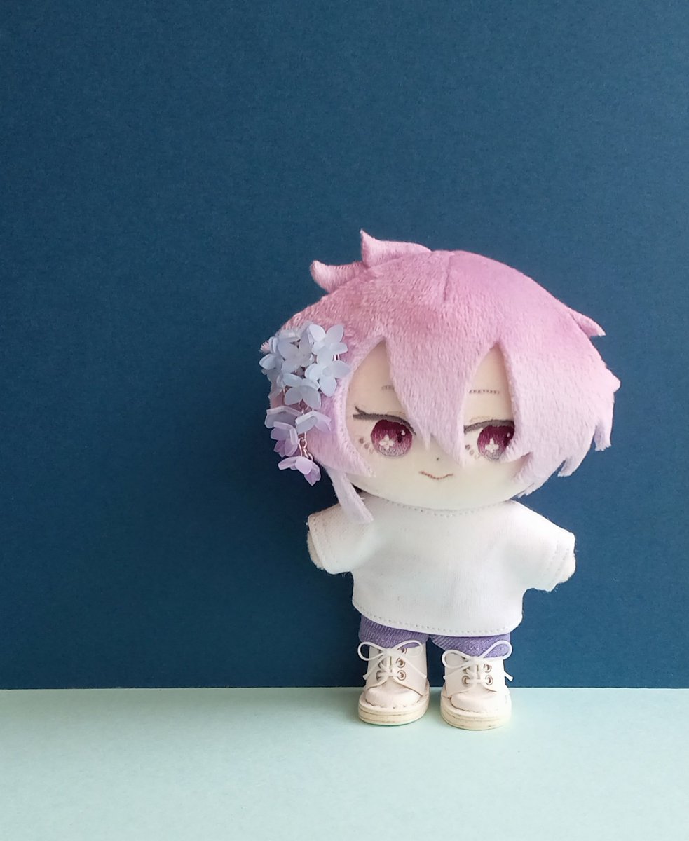 CqV8GlTdvus0Nq3's tweet photo. きよまろくんに新しいお花のアクセサリあげるね🤍🩶🤍

自作ぬい https://t.co/Vbt9pJ2pGb