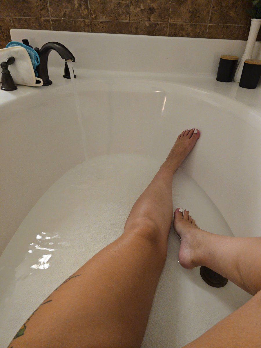 Feet pics ? Dm me