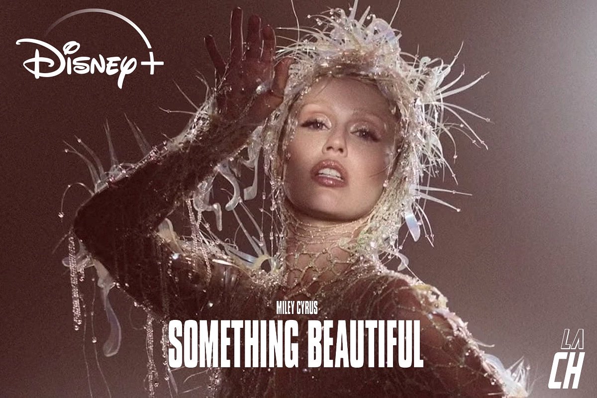 ChaquetaNews's tweet image. 🌸 @MileyCyrus está de regreso… y como nunca antes.

El 30 de julio llega a @disneyplusla #SomethingBeautiful, su nuevo álbum visual con 13 canciones originales, estética de ensueño y mucha emoción.

#ÁlbumVisual #LanzamientosJulio2025  👉 lachaqueta.news/2025/06/30/mil…