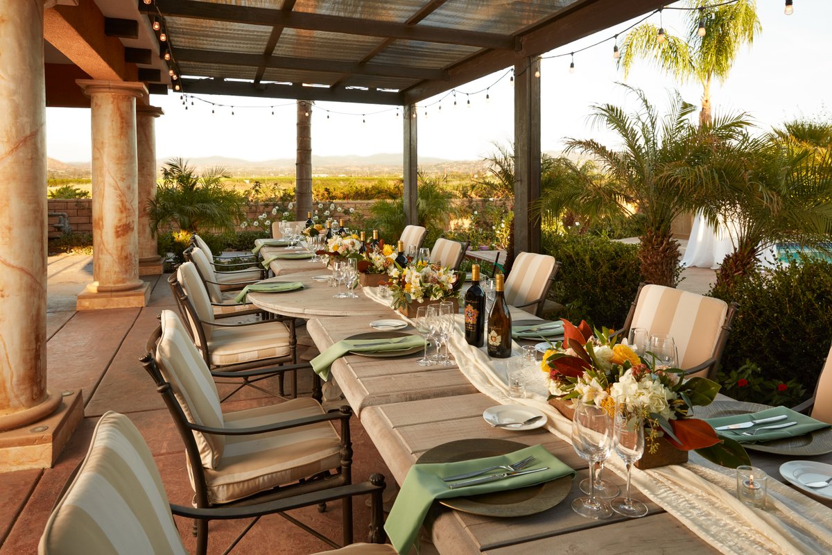 Escape the rush, sip estate-grown wine, and soak up savings—Sunday through Thursday at Carter Estate.
bit.ly/4l6qPzG

#SipAndStay #TemeculaRetreat #CarterEstateWinery