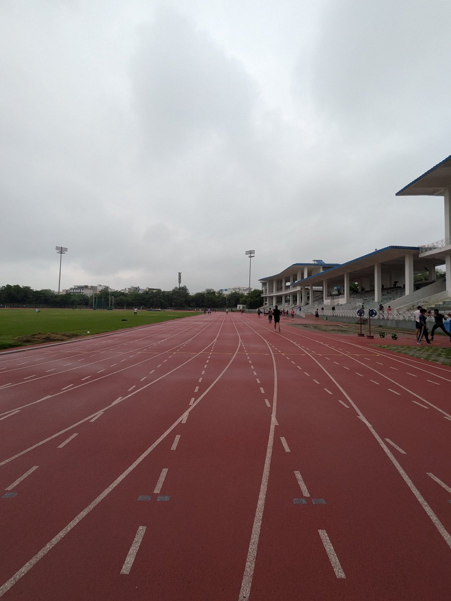 I was feeling reluctant to go out for running but then what's the difference between getting drenched in sweat or rain.

So here are my stats of interval training 

#running #runner #RoadToLeh