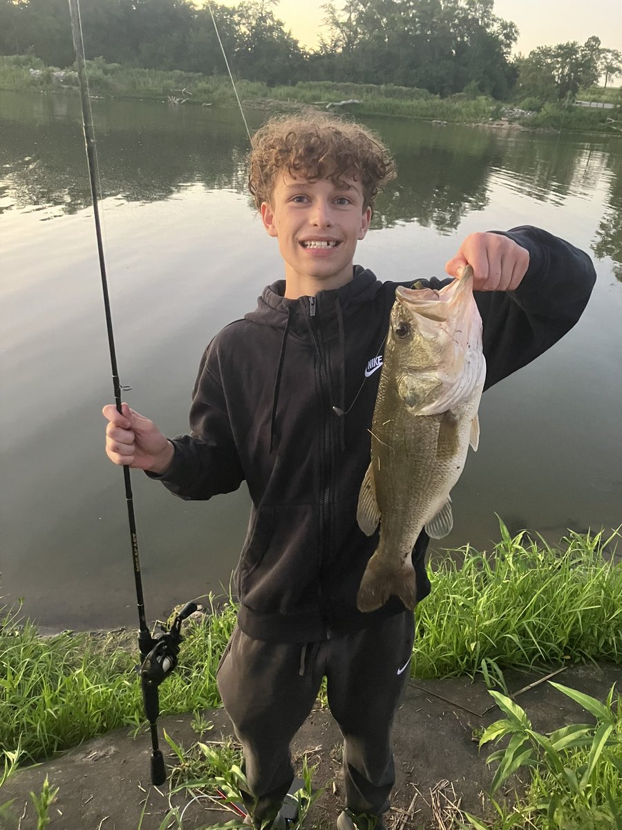 TbirdWrestling's tweet image. Day 1 of the Doane Wrestling camp culminated with a big haul from some of our expert fishermen/frogmen 🐠🐸🤌
