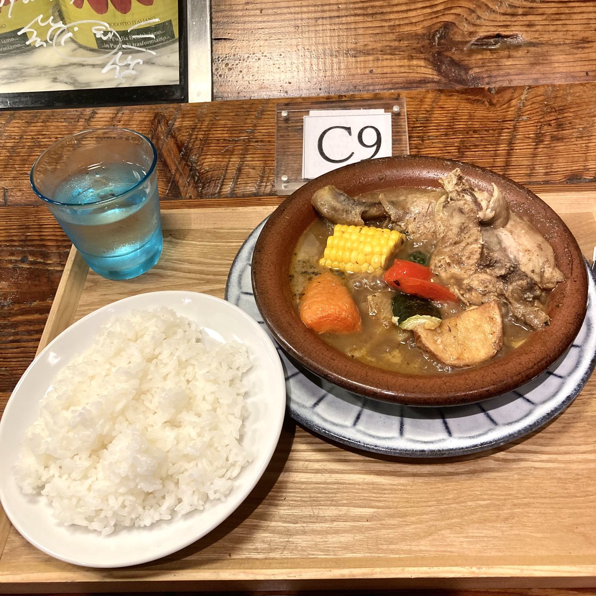 area51jazz's tweet photo. #丸の内大手町カレー食べ歩き
#丸の内大手町カレー部 
#東京カレー部 ・昼練
チキンレッグのスープカレー
（@ スペメシLeon）
ごちそうさまでした(^ ^)
#チキンレッグのスープカレー #スープカレー
#スペメシLeon #iiyo 

スープカレーなのに器が浅くてスープの量が少ない。残念ながらリピはなし(u_u) https://t.co/we92Xehdgx