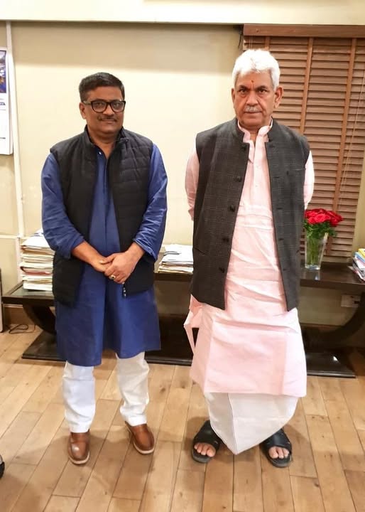 Sanjay Kumar Jha (@sanjayjhabihar) on Twitter photo जम्मू-कश्मीर के महामहिम उप राज्यपाल तथा पूर्व केंद्रीय मंत्री श्री मनोज सिन्हा जी को जन्मदिन की हार्दिक बधाई एवं अशेष शुभकामनाएं। माता वैष्णो देवी से आपके स्वस्थ-सानंद यशस्वी दीर्घ जीवन की कामना करता हूं। 💐
#BirthdayWishes <a href="/manojsinha_/">Manoj Sinha</a> जम्मू-कश्मीर के महामहिम उप राज्यपाल तथा पूर्व केंद्रीय मंत्री श्री मनोज सिन्हा जी को जन्मदिन की हार्दिक बधाई एवं अशेष शुभकामनाएं। माता वैष्णो देवी से आपके स्वस्थ-सानंद यशस्वी दीर्घ जीवन की कामना करता हूं। 💐
#BirthdayWishes <a href="/manojsinha_/">Manoj Sinha</a>