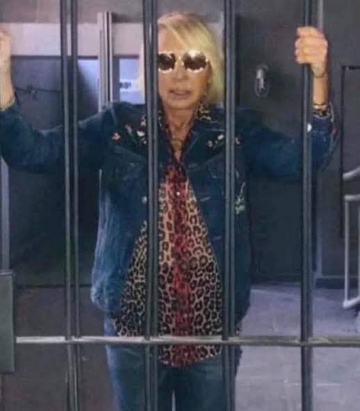 Molly y Aro encerradas en la cárcel transfobique ❌❌❌