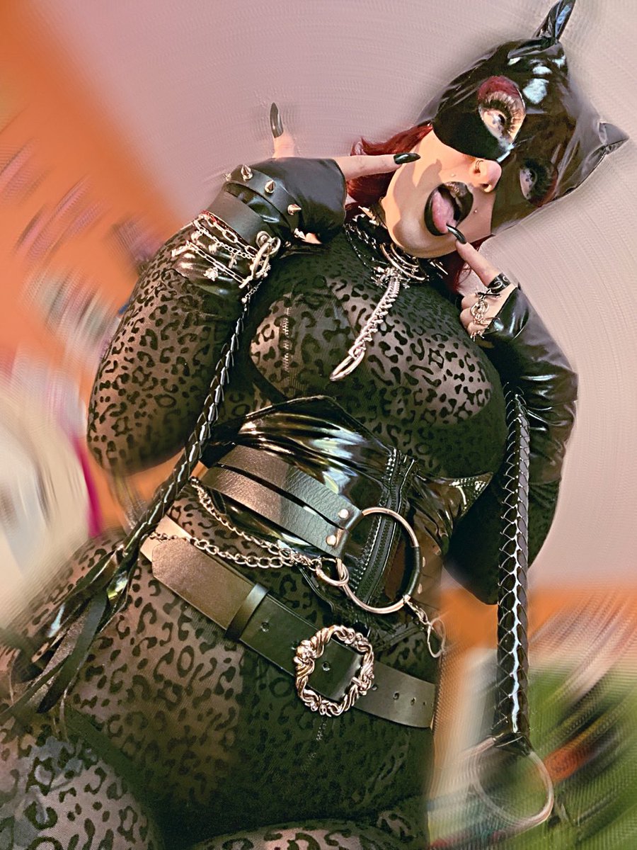 More sexy cat women cosplay i did 🤓🐈‍⬛⛓️✔️🖤💲 onlyfans.com/liltaylagang