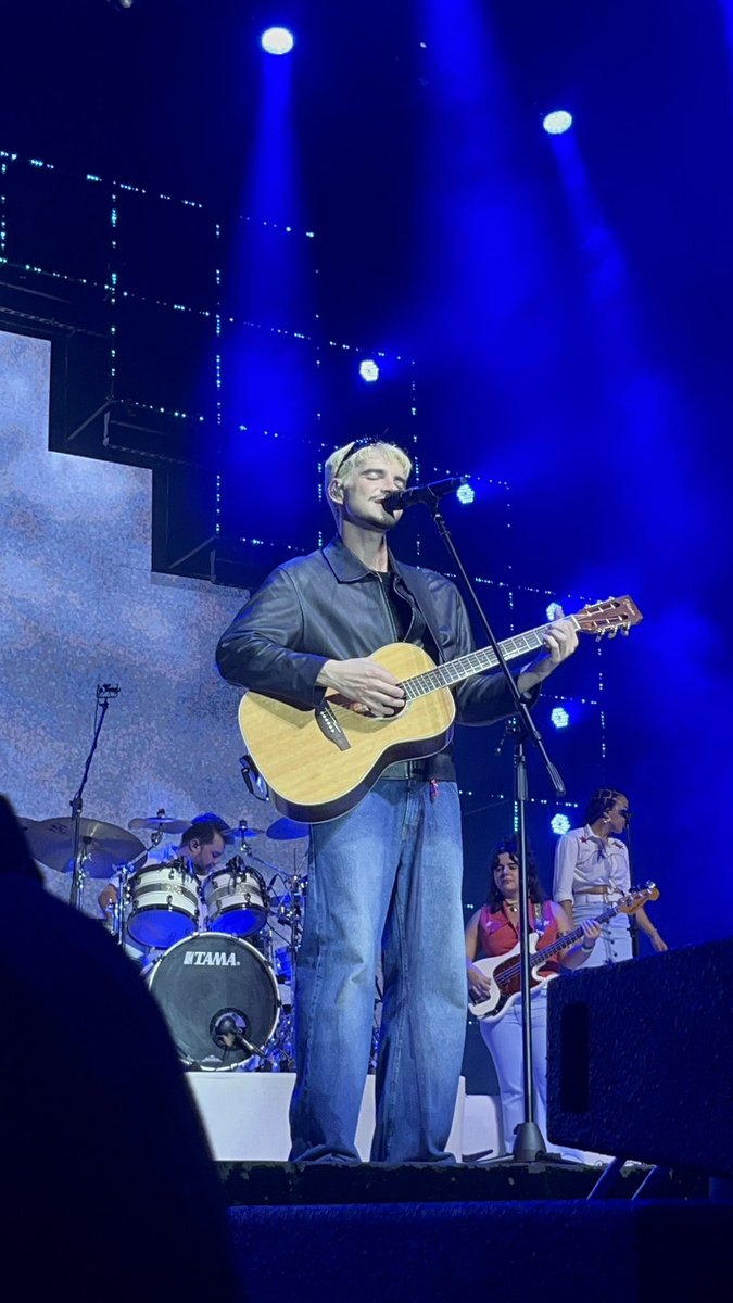 “agora julho é você :)”

por muitos mais julhos com você meu amor!