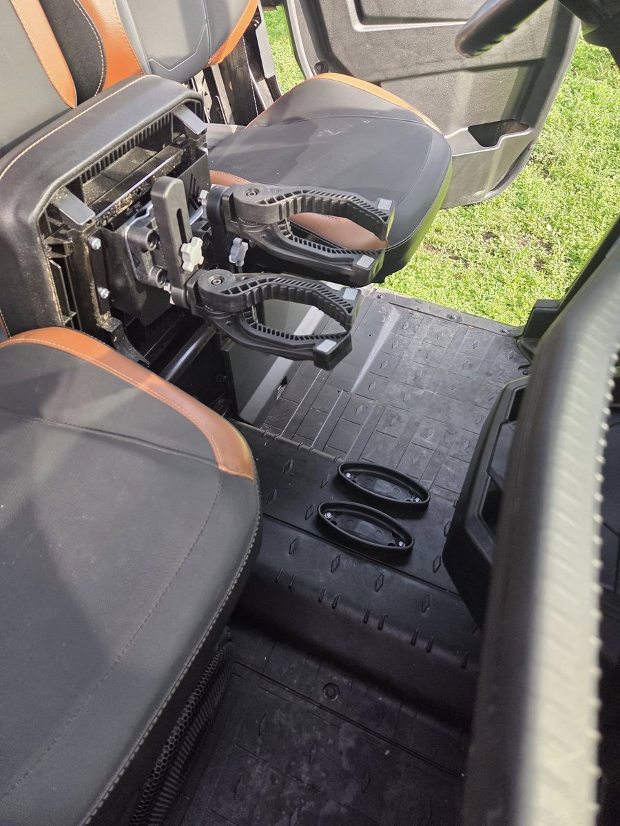 🔥 Huge shoutout to our awesome customer Scott Meineke for showing off the Thumper Fab Hidden Under Seat Gun Mount in his Can-Am Defender! 🔥
#ThumperFab #CanAmDefender #HiddenGunMount