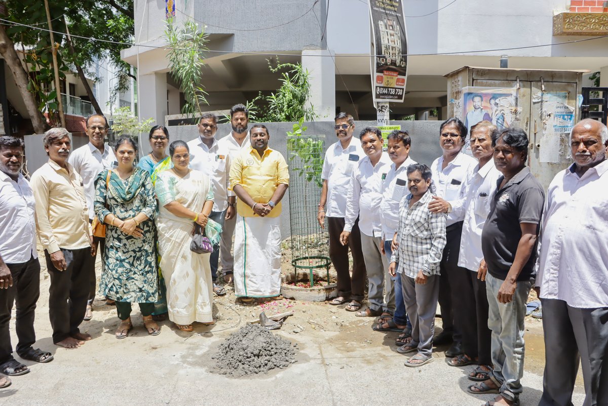 SuryahSG's tweet image. As part of PM @NarendraModi’s &quot;A Tree for Mother&quot; movement, I planted a tree sapling in #Velachery with my Mandal Office-bearers. #TreeForMother

#வேளச்சேரி தொகுதி 238-வது கிளையில் பிரதமரின் “தாயின் பெயரில் ஒரு மரம்” முன்னெடுப்புக்காக எனது தாயின் பெயரில் மரம் நடவு செய்த நிகழ்வு.