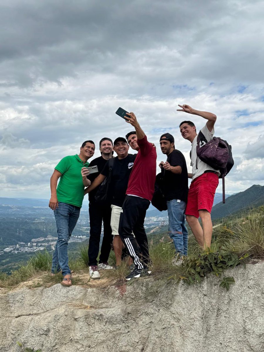 Alexander_AO84's tweet image. En el #GranSantander seguimos #ConectandoFuturo sin parar! 
Se suma un excelente equipo de trabajo! Seremos una sola #VozPorColombia 🇨🇴😍🌱
@AngieMDamian @Bethsua_Zapata 
@crismartinezcal