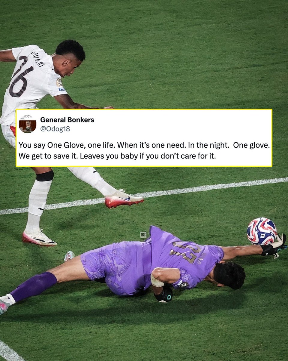 MenInBlazers's tweet photo. Bono Tribute Post 🧤 https://t.co/XaOR2ONuzl