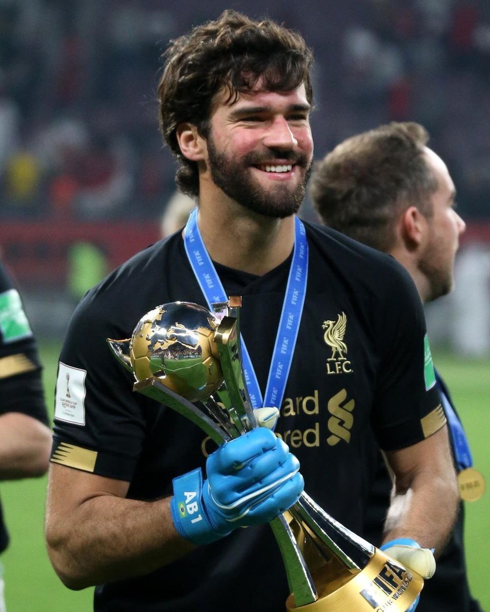 themelokk's tweet photo. JAMAIS, EM HIPÓTESE ALGUMA, compare o goleiro ederson com Alisson Becker. JAMAIS! https://t.co/C3jTfkFImI