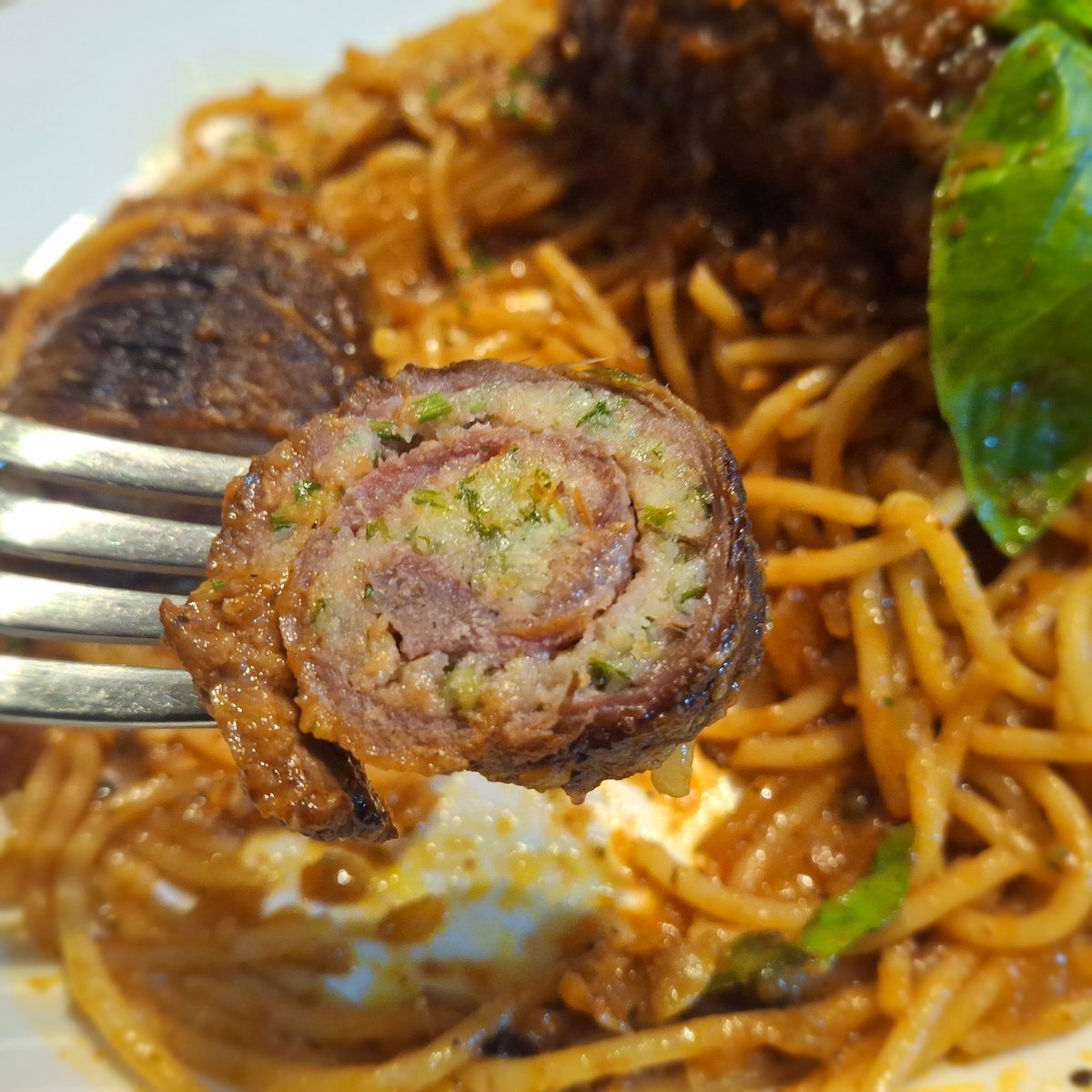 Nina_kd's tweet photo. Dinner! Roasted tomatoes &amp; burrata w/ homemade sourdough pita chip; Italian #braciole rolled up with sourdough bread crumbs &amp; spaghetti!  This was such a delicious meal! #foodie #foodphotography #homecooking https://t.co/00K16Txc14