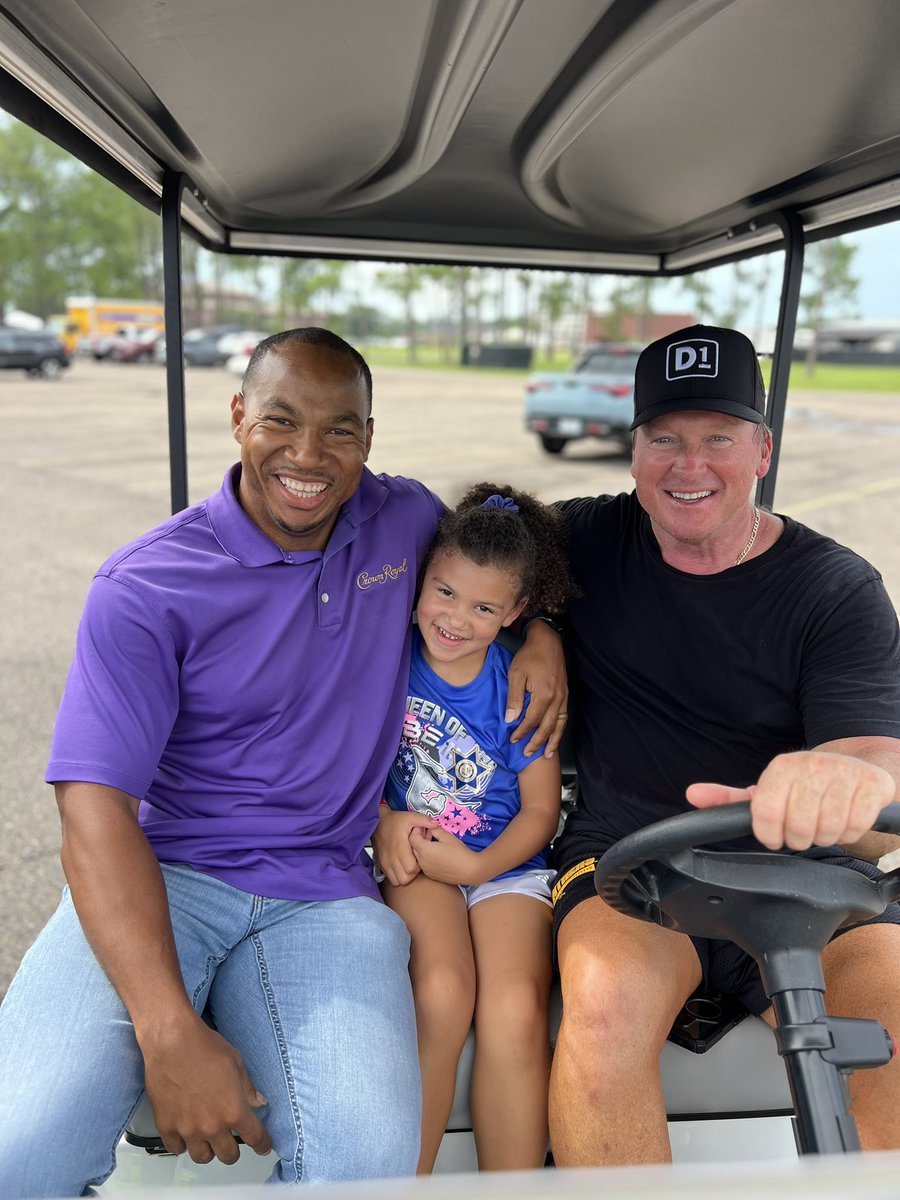 MizzleMeThis's tweet photo. Thanks @BarstoolGruden #manningpassingacademy https://t.co/MC2D0fg6Nf