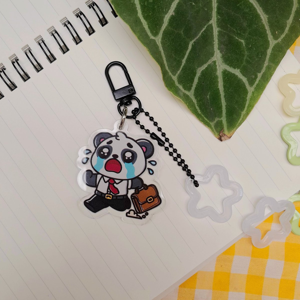 GIVEAWAY TIMEEEE 🎉

kali ini aku mau bagiin buku + merch buat 3 orang, syaratnya;

- like &amp; rt tweet ini
- ss dan reply kenapa kalian pengen hadiahnya.
- follow IG instagram.com/clawandtide

pemenang bakal diumumkan tanggal 3 Juni 2025, pukul 00.01 WIB.