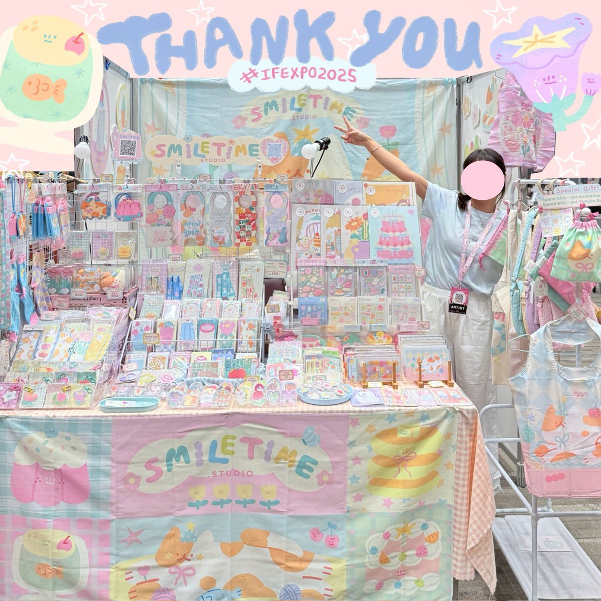 🎀 ขอบคุณทุกคนที่มาหาที่ #ifexpo25 คับเหมือนเปิดบูธมารับกำลังใจจากทุกคนเลย เติมไฟให้สมายเยอะมากกกเลย และเพื่อนๆ artist อีกมากมายที่มาที่บูธ หวังว่าทุกคนจะได้รับพลังใจจากงานของเราเช่นกัน จะตั้งใจวาดรูปต่อไปอีกเรื่อยๆเลย~

(รอบออนไลน์กำลังทยอยอัพค่ะ น้องกิ๊บเปิด preคืนนี้ค่ะ!) 🩵