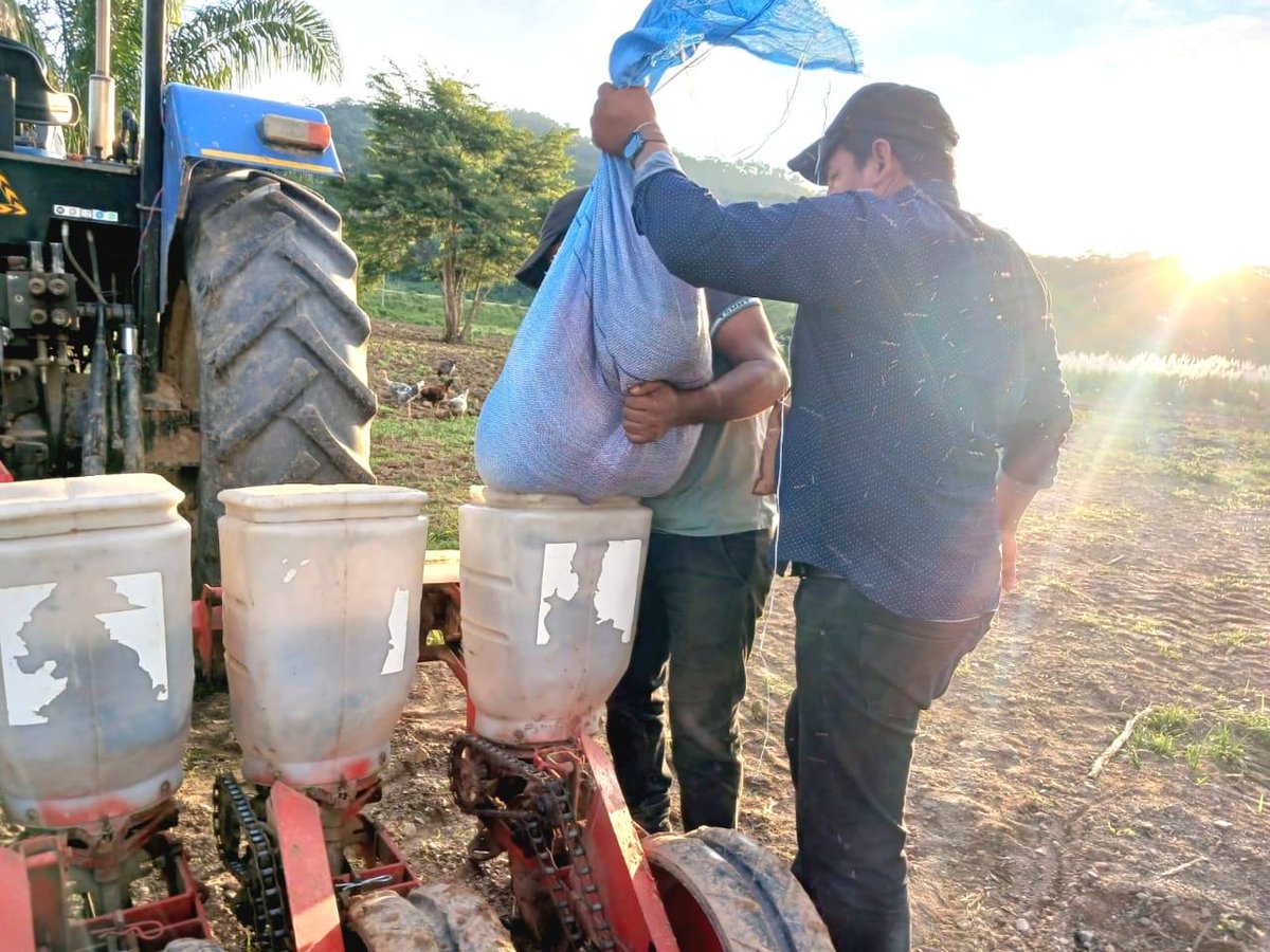 En el municipio de Ixiamas, en el norte del departamento de La Paz, empezó la siembra de soya, como parte del proyecto piloto del Programa Soya del Ministerio de Desarrollo Rural y Tierras.
horizontesonline.com/en-el-norte-de…