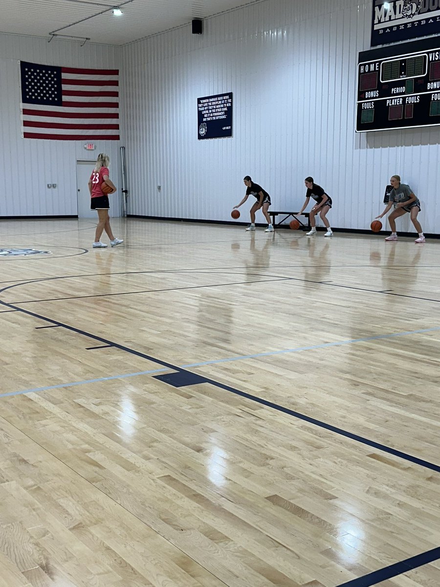 L_farrington's tweet photo. Putting in work!
@efarring09 
@nfarring09
@CamrynDebuse 
@princeann23
Princebasketballcamps@gmail.com https://t.co/lCgPdtVMy9