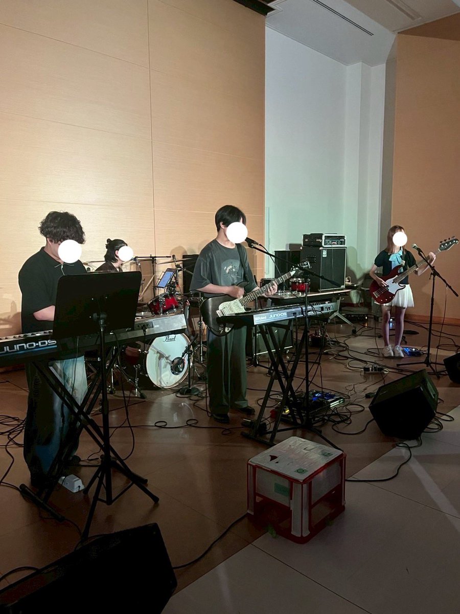 Medics_NUM's tweet photo. 【6月ライブ&amp;幹部交代式がありました】
6月ライブが開催されました！新入部員が入った後初のライブとなりました！✨早速初ライブを迎えた新入生もいます🙌🏻
そして幹部交代式も行われました！旧幹部の皆さん本当にありがとうございました🙇‍♀️新幹部のみなさんと一緒に頑張っていきましょう🫶🏻 https://t.co/pct2G5NVDq