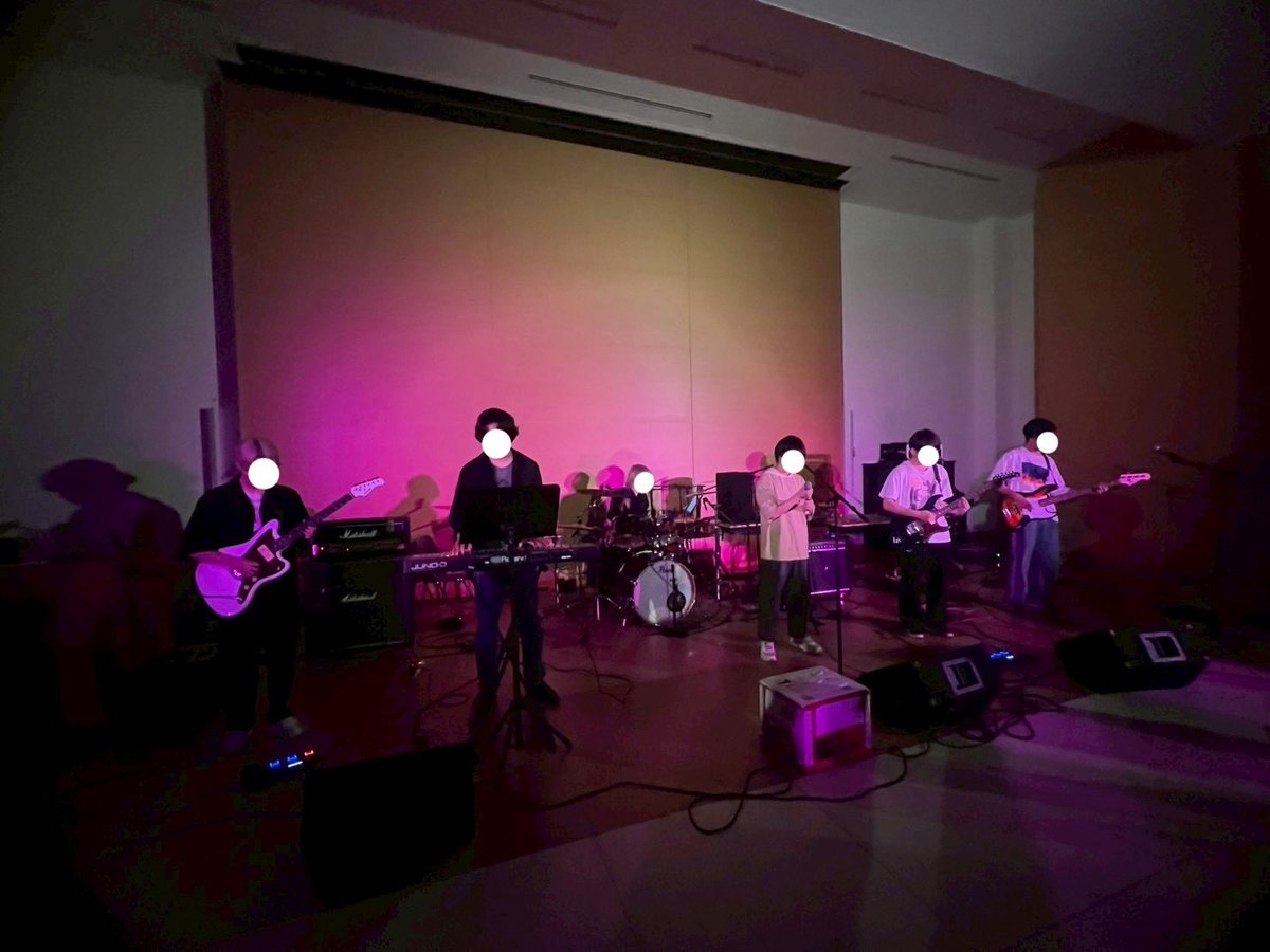 Medics_NUM's tweet photo. 【6月ライブ&amp;幹部交代式がありました】
6月ライブが開催されました！新入部員が入った後初のライブとなりました！✨早速初ライブを迎えた新入生もいます🙌🏻
そして幹部交代式も行われました！旧幹部の皆さん本当にありがとうございました🙇‍♀️新幹部のみなさんと一緒に頑張っていきましょう🫶🏻 https://t.co/pct2G5NVDq