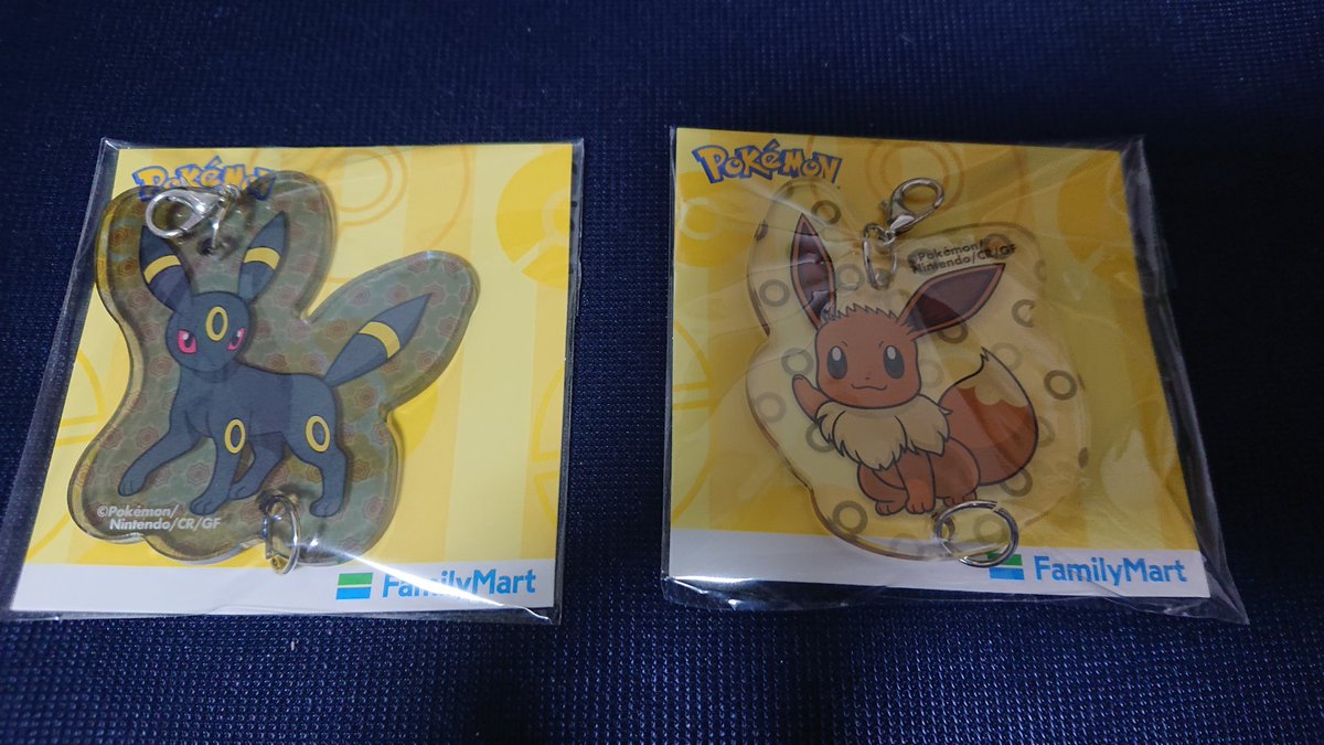 NyankoUser's tweet photo. ファミマでイーブイとブラッキーのアクリルキーホルダーもらった。
かわいい

ついでにトウコ(U)欲しくてホワイトフレア三パック買ったらトウコ(U)でなかったけどSARとAR出たのでラッキー https://t.co/eg3Uheag5A