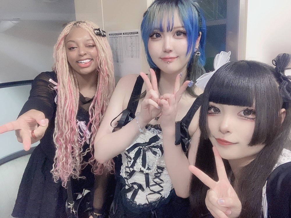 【7月の📌重要📌GIG】

🎉「B.N.I.D」「ever green」遂に解禁🎉

「B.N.I.D」初披露GIG
youtu.be/UW3SAjp82BU?si…
7/10(木)📍池袋 LIVE INN ROSA
※イベント詳細近日発表

「ever green」初披露GIG
youtu.be/Fmw_Bd9-yP8?si…
7/15(火)📍新宿ANTIKNOCK
【SPICE GIRLS vol.49】
🎫 t.livepocket.jp/e/spice49