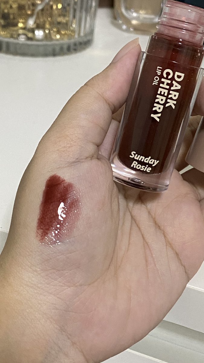 xbadiie's tweet photo. 7.7 นี้ฟังนะอยากให้ลองลิปออยของแบรนด์ไทยอันนี้ แดงเชอรี่ dark red ！ที่ถูกต้อง ปากไม่แห้งบำรุงปาก มีน้ำมันเชอรี่บำรุงปากก ราคาถูกมากเทียบแบรนด์ดังได้เลย สิ่งที่ควรแมส พิกัด : https://t.co/TM1cMEqvAe
ปล. เขามีลิป iced matcha ไม่มีสีแต่ทาแล้วเย็นๆ กลิ่นชาเขียวอ่อนๆ feel good มาก https://t.co/HTEH5ByjMh