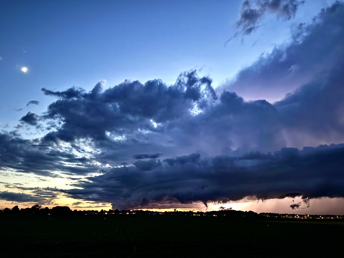 A few minutes of lightning (bug) heaven. Middleton, WI. #wiwx