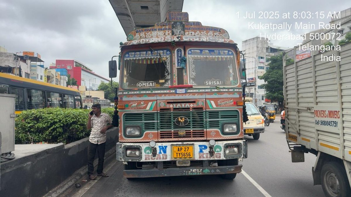 Traffic Update 01.07.2025, 08:52 Hrs
Traffic movement is slow at Kukatpally Bus Stop towards JNTU. Due to Vehicle Breakdown.
Kukatpally Traffic Police  are working to clear Traffic. Please cooperate with Traffic Police.