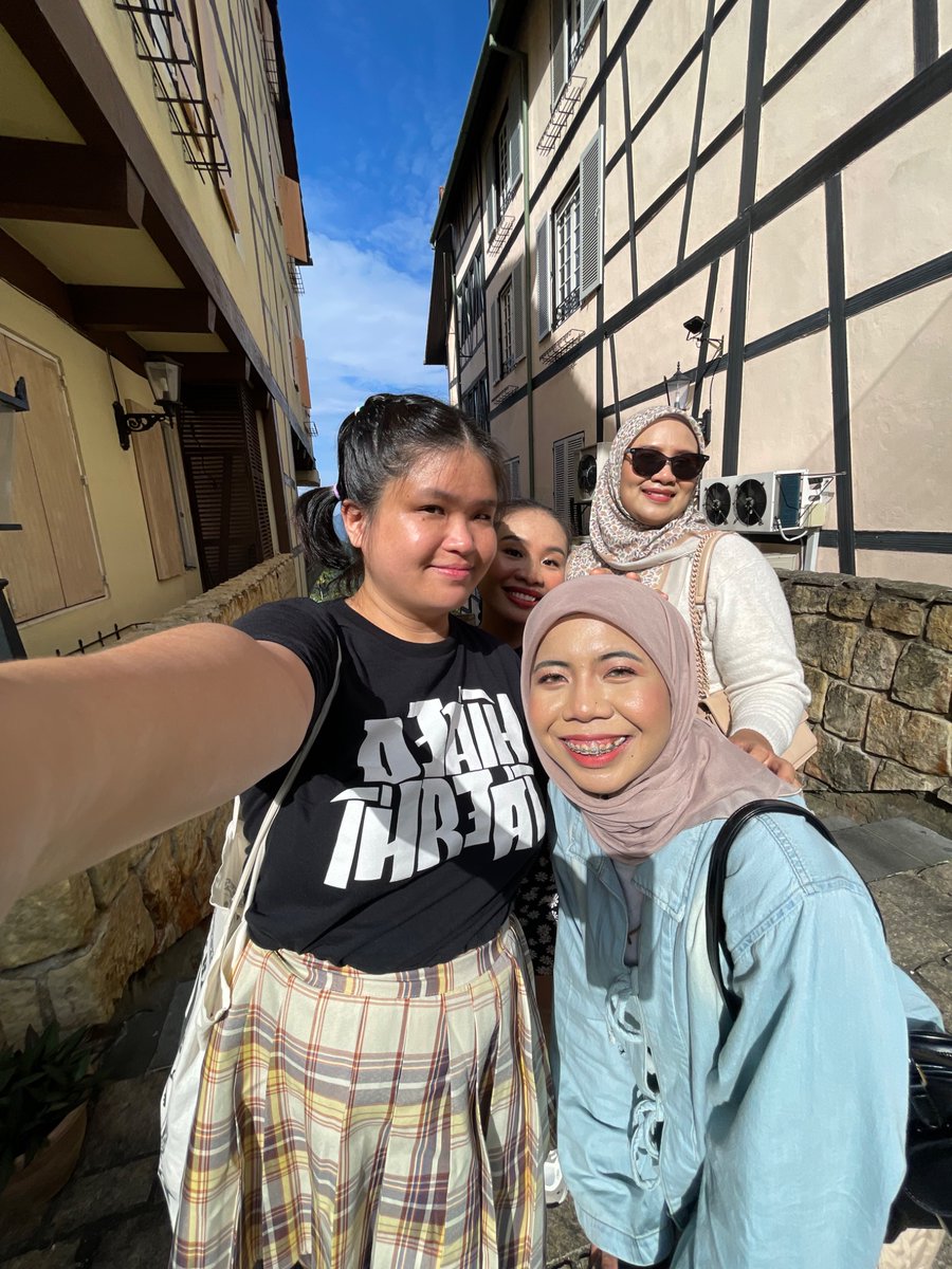 I GOT NOTHING BUT I STILL GOT FRIENDS 🏰🙂🫡