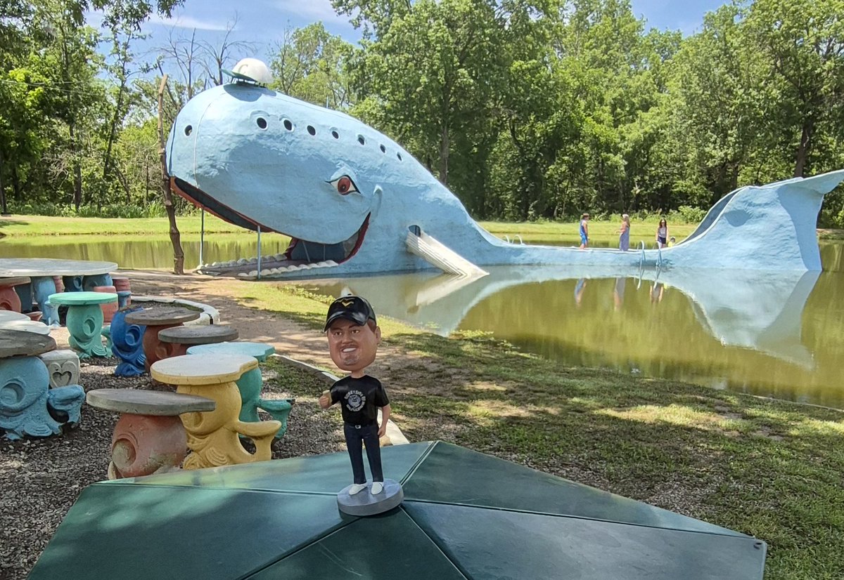 BullpenRob's tweet image. Trip to Texas for some family get together and take mom and dad to their final resting place. Stopped off in Catoosa Oklahoma so robblehead could see they Blue Whale.  #robbleheadabroad