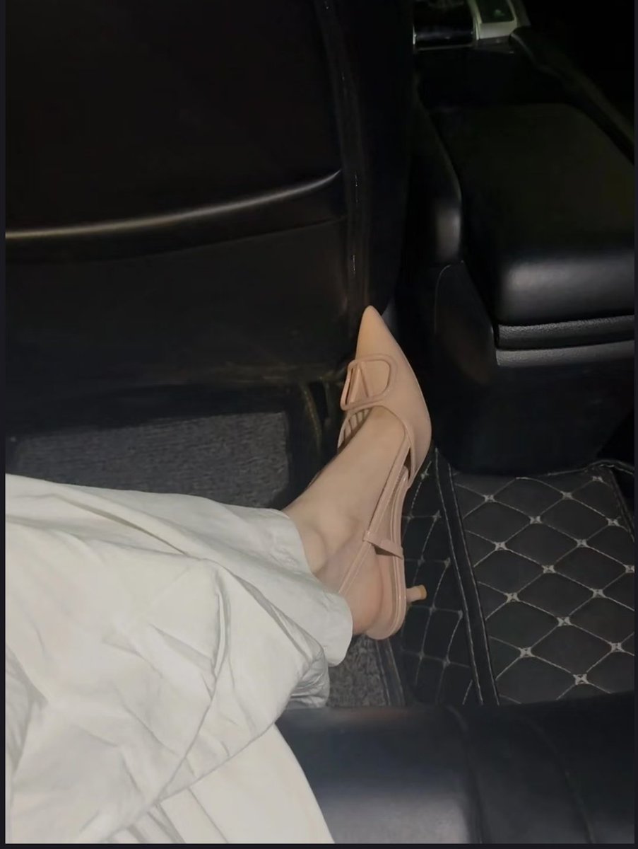 今天穿的新高跟鞋，你就不想约我吃个饭吗？