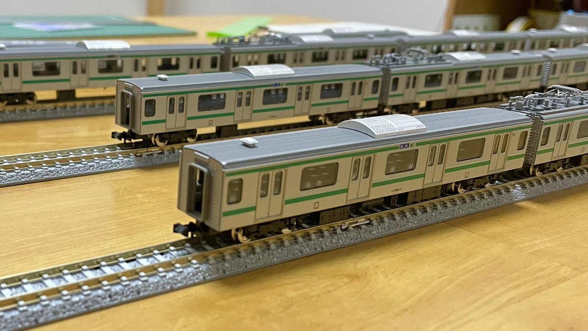 BSE501457's tweet photo. #暑い 
今年こそは夏を越えられない🦆しれない、
という気持ちが年々強くなっている… 暑い。

寒色系の列車（秋の #E531 と #E653 #K71 ）とおまけ https://t.co/5d2KWW6b31