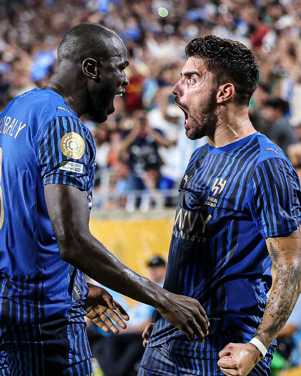 OneFootball's tweet photo. UNBELIEVABLE SCENES! 💥

AL HILAL TAKE THE LEAD ONCE MORE AGAINST CITY IN THE 112TH MINUTE 4-3! 🤯 https://t.co/DtpDwd5tsO