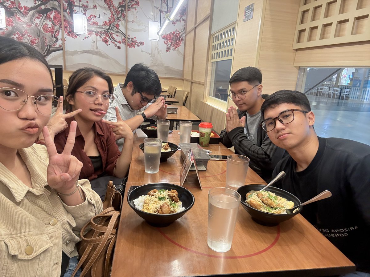 imjustroan's tweet photo. ang gastos nyong kasama mga tihh for real pero thank youu. Ang saya saya nyong kasama https://t.co/puoduALbBj