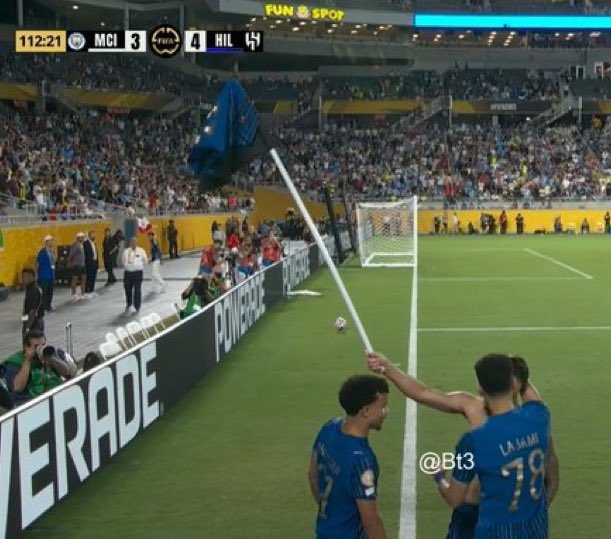 راية الهلال .. ترفرف بزعامتها امام العالم.