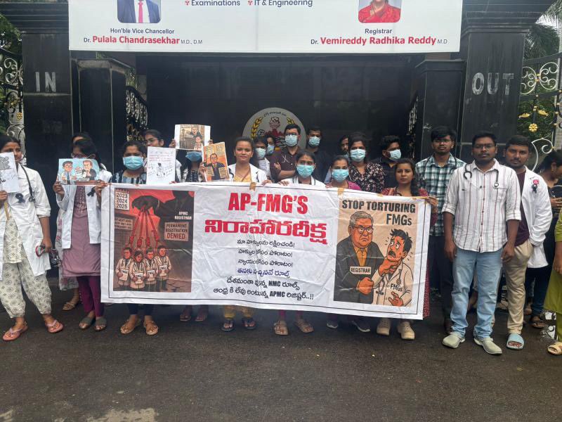 official_afa_'s tweet image. Day-02 of hunger strike 

Foreign medical graduates  in Andhra Pradesh are on a hunger strike because the APMC is not issuing permanent registrations(license), rendering them unable to practice despite complying with @NMC_BHARAT guidelines by fmgs. 
@AndhraPradeshCM @BJP4Andhra…