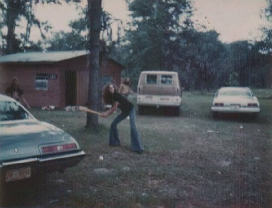 Chris177689's tweet image. Allen Collins waiting on a pitch outside of The Hellhouse