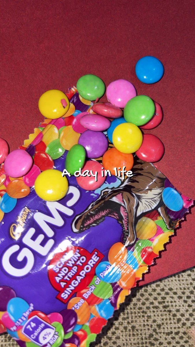 theuunniikk's tweet image. Who needs breakfast when you’ve got Cadbury Gems? 😋🌈 #ColorfulStart