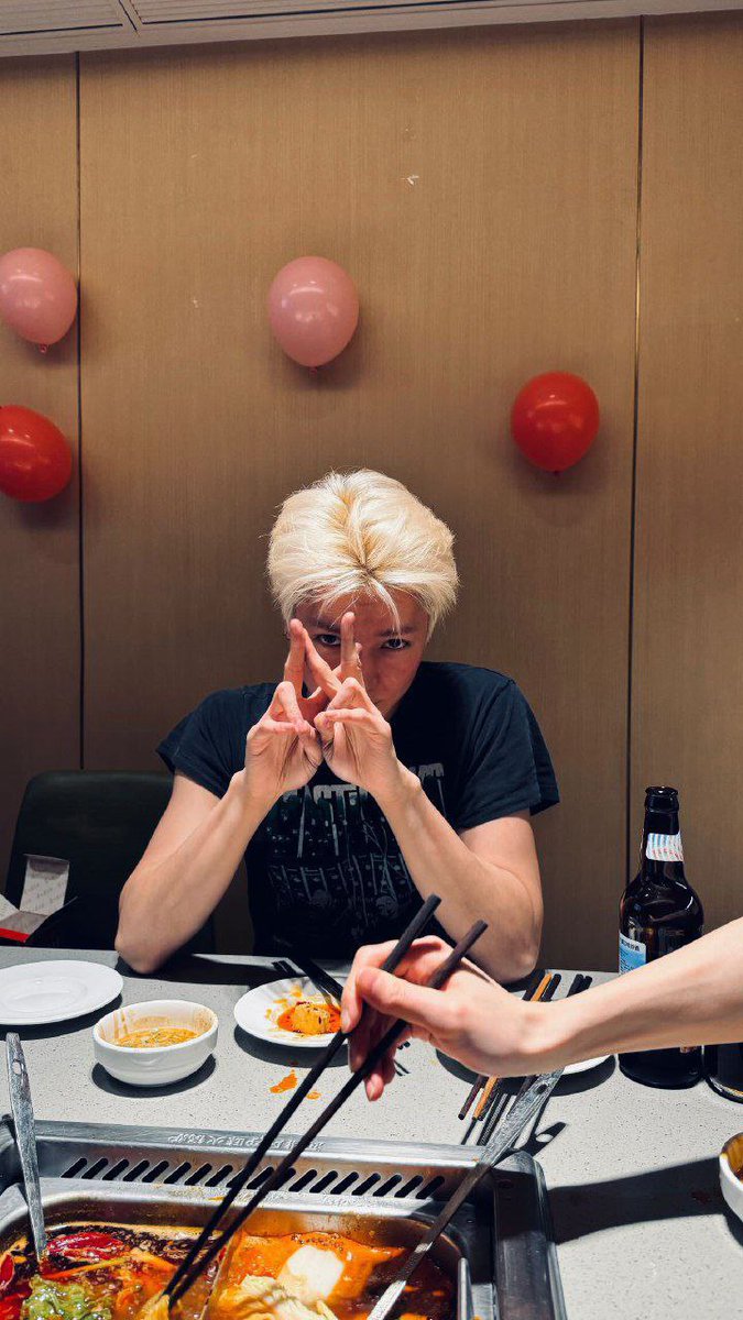 momsjie's tweet photo. Happy birthday, best leader 🥺🤍 terima kasih telah lahir ke dunia ini. Terima kasih udah mau jadi leader nct, Terima kasih atas segala pengorbanan kamu. So being a leader is definitely not easy, but you can do it well 🥺🤍 i love u lee taeyong 🤍
#태용이의31번째항해
#TAEYONGDAY https://t.co/5BL9NK78rv