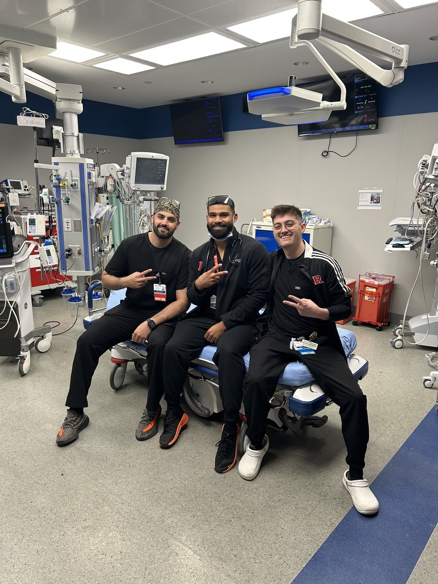 Final shift of intern year in the trauma bay with the crew.
Tomorrow we start PGY-2 — a little wiser, a lot more tired, and ready for resus.
Shoutout to the incoming interns. Let’s go. <a href="/RWJEM/">RWJ EM Residency</a>