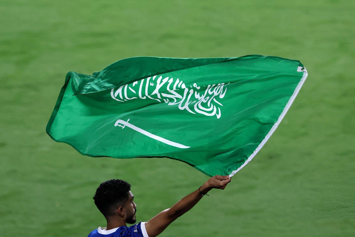 انتصار تاريخي لنادي #الهلال_السعودي على مانشستر سيتي الإنجليزي في ثمن نهائي  كأس العالم للأندية 2025.
ليواجه #الهلال فلومينيسي البرازيلي، مساء الجمعة المقبل، في إطار مباريات الدور ربع النهائي من المسابقة.
#السعودية 
#الهلال_مان_سيتي 
#رياضة