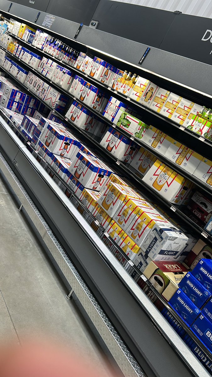 ingeiptv4's tweet image. Si Rayados elimina mañana al Borussia Dortmund. Rifaremos entre los que den RT lo siguiente:

✅ 12 meses de app del ingeiptv
🍻 1 doce de cerveza americana 🇺🇸 
🍽️ Botana americana 🤙🏽

Empiezan a darle RT 🔄