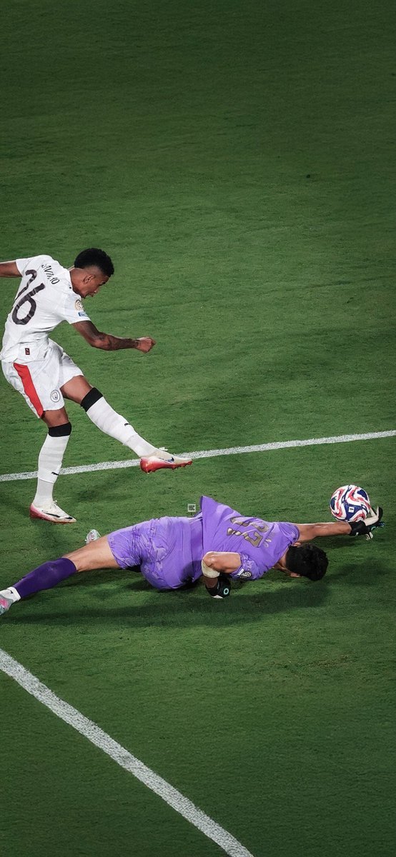 DataInvicta's tweet image. Arquero de momentos memorables.

Yassine Bounou lo ha vuelto a hacer. 🧤