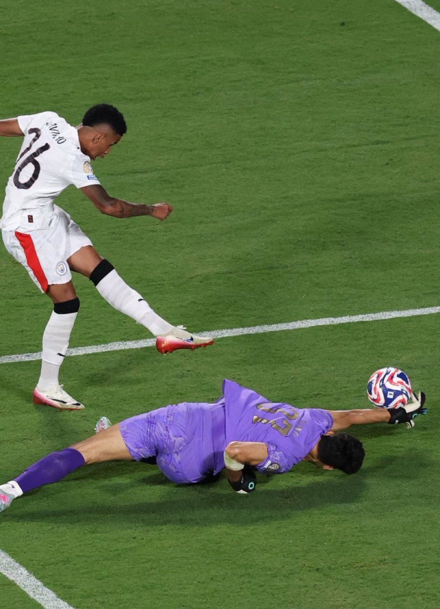 بونو أزال الفوارق الفنية 
تصدي اسطوري 👏🏻
  #الهلال_مانشستر_سيتي